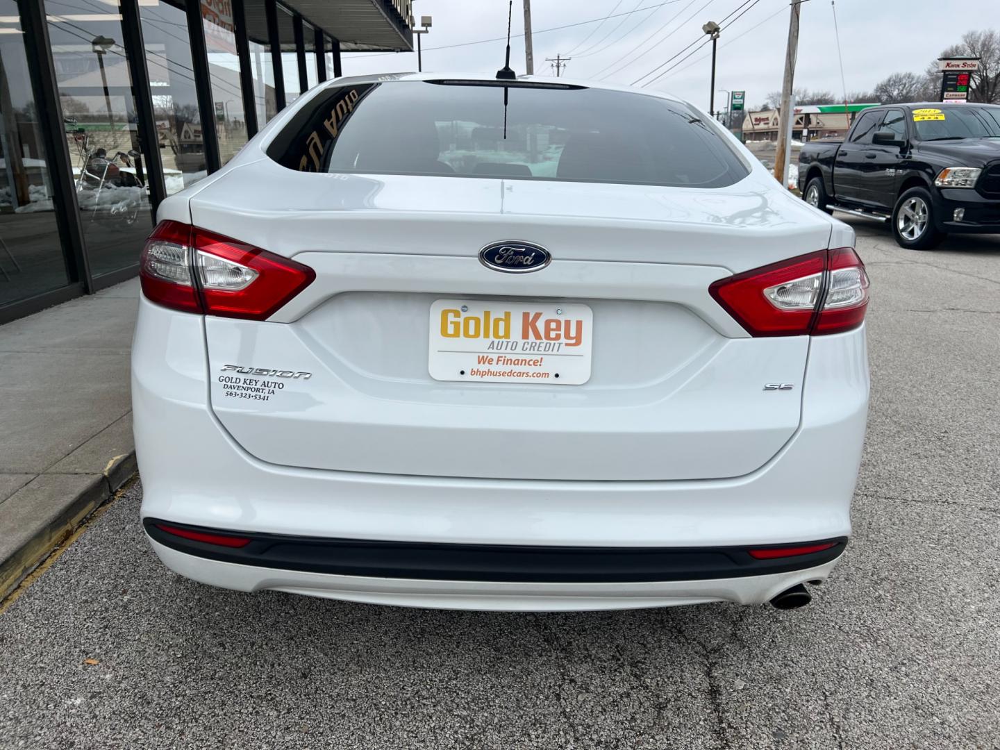 2014 Oxford White Ford Fusion SE (3FA6P0H75ER) with an 2.5L L4 DOHC 16V engine, located at 1633 W Kimberly, Davenport, IA, 52806, (563) 323-5341, 41.559456, -90.598732 - Photo#4